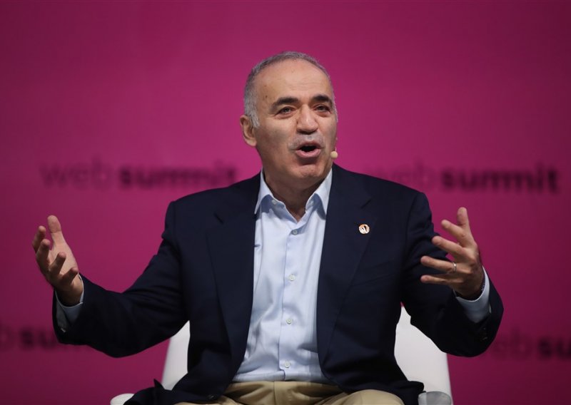 Kasparov: Rusi žive u balonu koji se ne može rasprsnuti sve dok Putin ne bude poražen