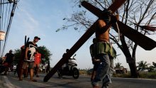 Filipinci obilježavaju Veliki petak razapinjanjem i bičevanjem