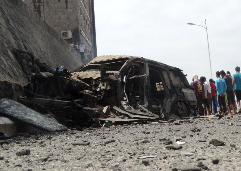 U samoubilačkom napadu smaknut guverner Adena