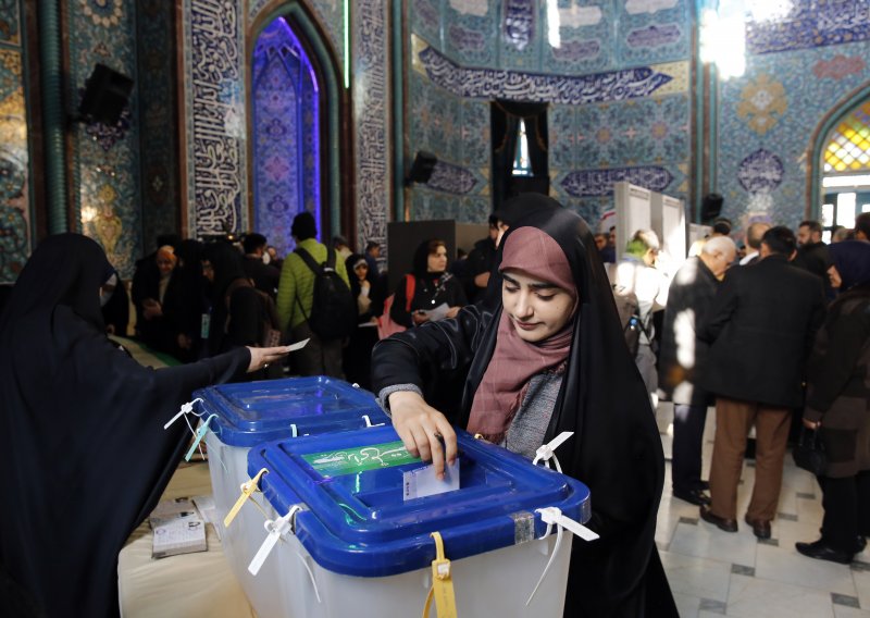 Iranci izlaze na izbore; zabranjena kandidatura nekoliko tisuća političara