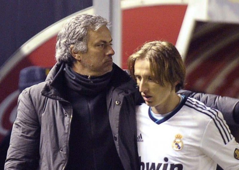 Luka Modrić dobio je poziv koji se ne odbija; španjolski mediji tvrde da znaju što je kapetan hrvatske reprezentacije odgovorio Mourinhu