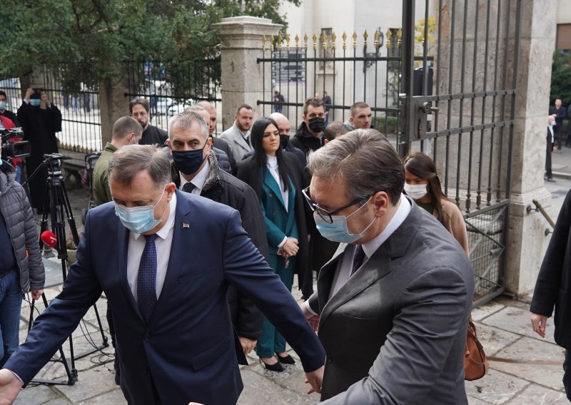 Federacija BiH prihvatila cjepivo od Vučića, Dodik najavio da će BiH tužiti Covax ako probije rok