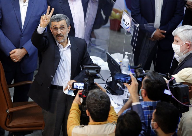Bivši iranski predsjednik Ahmadinedžad želi se ponovno kandidirati