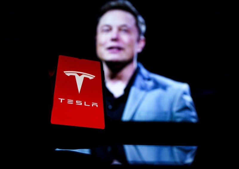 Elon Musk se predomislio: Ipak je prodao još dionica Tesle