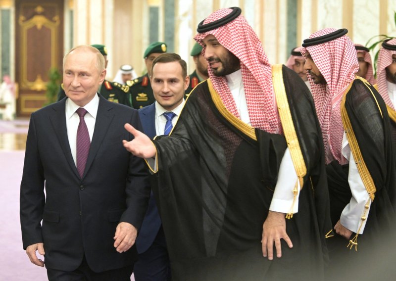 Srdačan sastanak Putina sa saudijskim krunskim princem u Rijadu