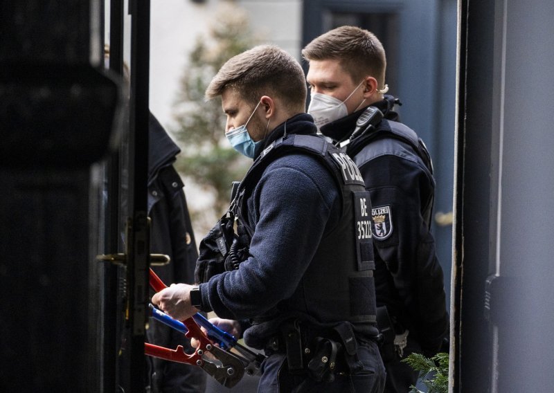 Njemačka policija upala u stanove neonacista, lažno se predstavljali kao tužitelji