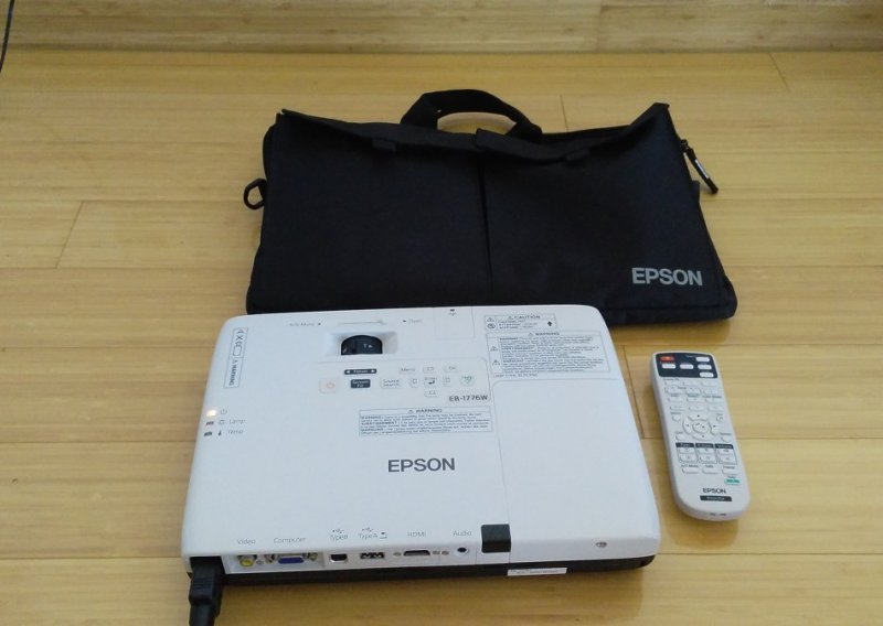 Epsonov projektor EB-1776W možete svakamo nositi