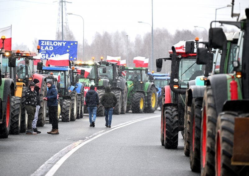 Poljski farmeri ljuti zbog uvoza jeftine hrane iz Ukrajine: 'Janusz Wojciechowski, podnesi ostavku'