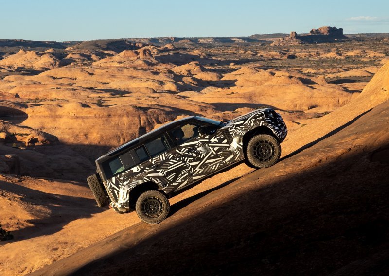 Land Rover uskoro predstavlja svoj Defender OCTA: Sinonim za svladavanje svih terena uz povećani luksuz