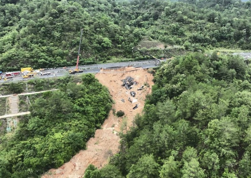 U urušavanju autoceste u južnoj Kini 36 poginulih