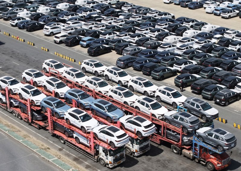 Trump okrenuo ploču: Mijenja odluku o automobilskim carinama