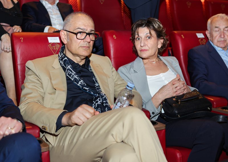 Premijera filma o kralju Tomislavu privukla brojne političare, a pojavio se i Emil Tedeschi