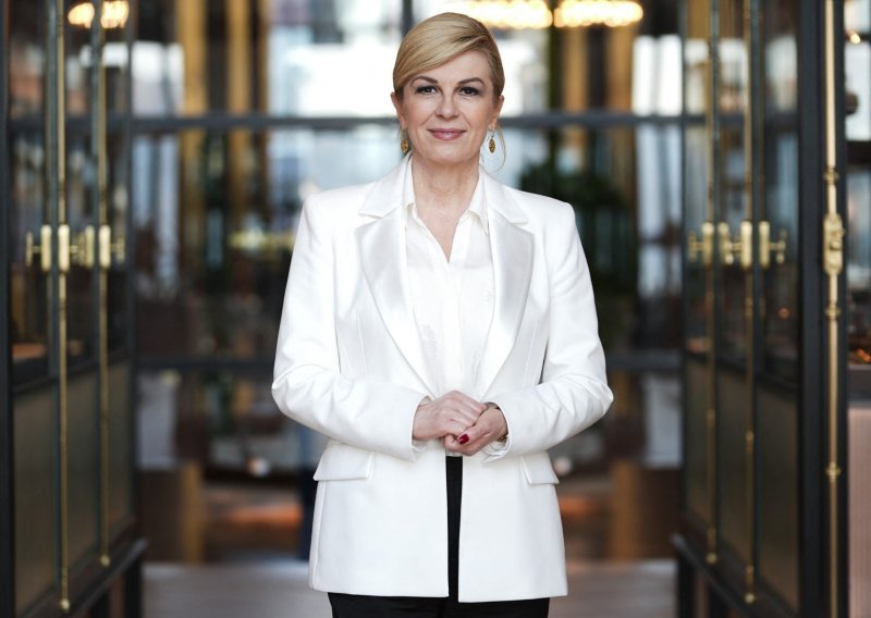 Vječni sako i prozirna bluza: Kolinda Grabar-Kitarović ima formulu za poslovnu eleganciju