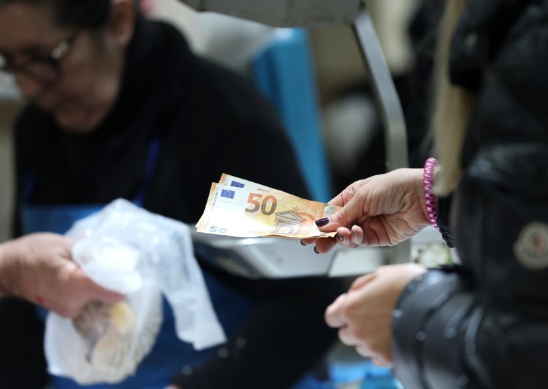 Treba li Hrvatima novac u džepu u slučaju nepredviđenih okolnosti? Evo što kaže HNB