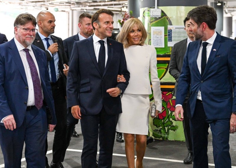 Brigitte Macron privukla pažnju chic stajlingom: Nema tko nije primijetio njezine vitke noge