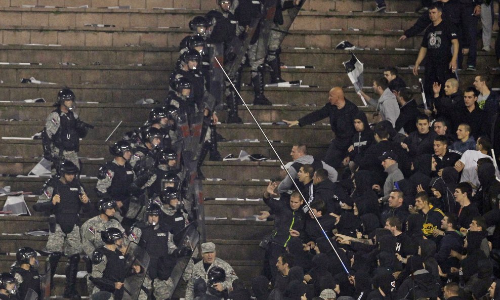 Obračun huligana s policijom na prošlotjednoj utakmici Crvena zvezda - Partizan