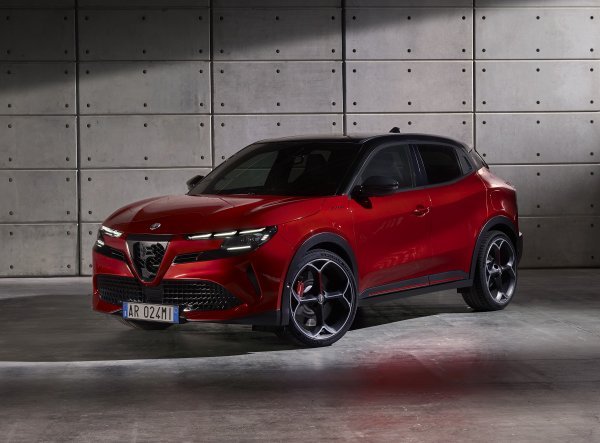Alfa Romeo predstavio potpuno novi Milano: Prva električna Alfa ima i hibridnu verziju