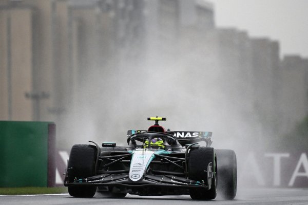 Kiša izazvala totalni kaos u Šangaju; Lewis Hamilton napokon zablistao
