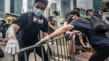 Prosvjednici okupirali parlament Hong Konga na nekoliko sati, policija preuzela kontrolu