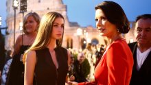 S mamom na reviji: Catherine Zeta-Jones uživala s lijepom kćeri u Rimu