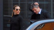 Mislio je da je paparazzo: Bijesni Hugh Grant oduzeo mobitel predstavnici rimskih vlasti