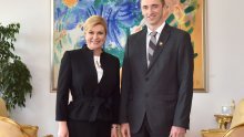 Kolinda Grabar Kitarović zbog Škore sriče ćirilicu s politički netalentiranim Penavom. Opasno