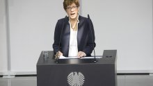 Prisegnula nova njemačka ministrica obrane Kramp-Karrenbauer