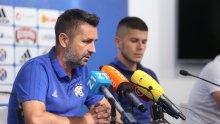 Trener Dinama Nenad Bjelica ima slatke brige, ali utakmica će se igrati u tužnom okruženju