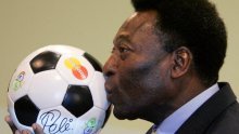 Pele napada: Messi je nekompletan igrač