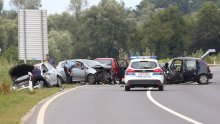 Pet osoba ozlijeđeno u strašnom sudaru tri automobila u Istri, među njima dvoje djece