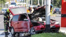 [VIDEO/FOTO] U teškoj prometnoj nesreći u Dugavama zapalio se automobil