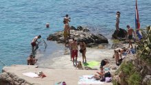 More na plaži u Mlinima onečišćeno fekalijama