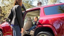 U automobile uskoro stiže sustav nadzora djece na stražnjim sjedalima, a bit će i obavezni