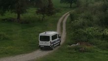 Kombi s 11 migranata sletio u Kupu kod Pokupskog, vozač pobjegao u minsko polje i ostavio ga da tone