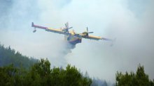 Airtractor gasi požar u mjestu Vlačine kod Zemunika