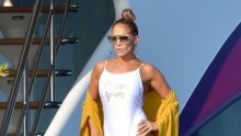 Tijelo od milijun dolara: Jennifer Lopez pokazala istreniranu figuru u kupaćem kostimu