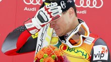 Kostelic undergoes knee surgery