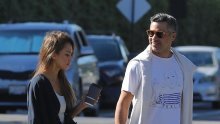 Kao s naslovnice: Jessica Alba i zgodni suprug modno su se uskladili