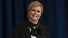 Kolinda Grabar Kitarović modno iznenadila; znala je da će tamo biti sve fini ljudi, pa da ne odskače