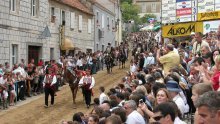 Podjela među fratrima zbog barjaktara u Sinju