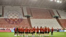 Poljudski stadion u bojama reprezentacije, zbog čega je i Hajdukov grb skoro nevidljiv