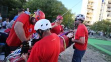 [FOTO] Gasila se vatra, spašavali unesrećeni s nebodera - vatrogasci, policija, hitna i GSS pokazali Splićanima što mogu