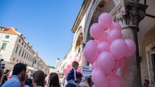 Ružičasta subota na Stradunu: Građani obilježili važnost ranog otkrivanja raka dojke