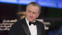 Kao tinejdžer Robert De Niro bio je član bande, zbog čega je godinama kasnije savršeno utjelovio uloge mafijaša, a zbog duge jezičine dobivao je i prijetnje smrću