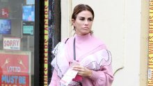 Očajna u pokušaju da zaradi: Katie Price financijske probleme rješava igranjem lutrije