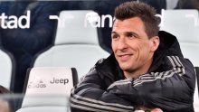 Očajni Mario Mandžukić prihvatio je sve uvjete Manchester Uniteda; poznato je i koliko će zarađivati na Old Traffordu