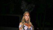 Nije manjkalo seksipila na tulumu koji je Paris Hilton priredila za Noć vještica