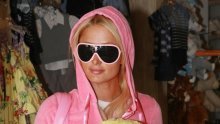 Paris Hilton otkrila da u svom ormaru krije 100 istih plišanih trenirki u svim bojama