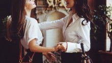 Mama i kći u prvoj zajedničkoj modnoj kampanji: Catherine Zeta Jones izgleda besprijekorno kraj 16-godišnje kćeri