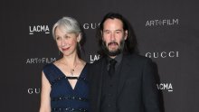 Keanu Reeves po prvi put u 35 godina karijere na crvenom tepihu s partnericom